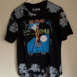 NWT Def Leppard Black and Gray Graphic Tee